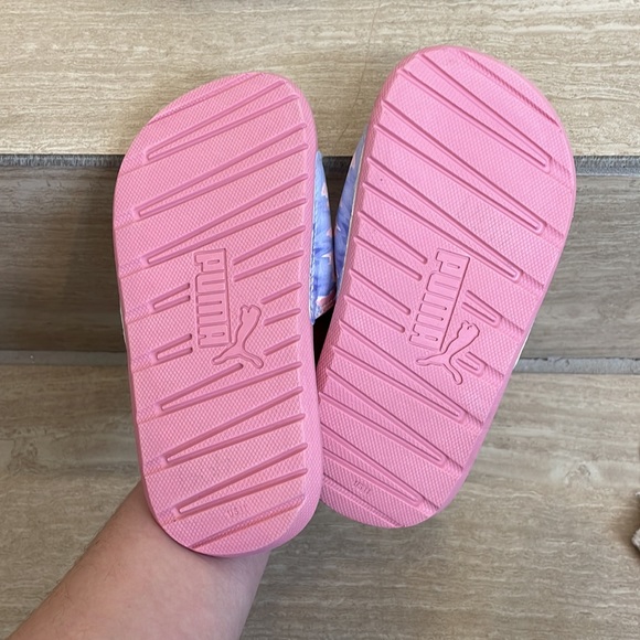 PUMA UEC Girls Size 11 Pool Slide Sandal Pink Purple Blue White Tie-dye pattern - Picture 9 of 10